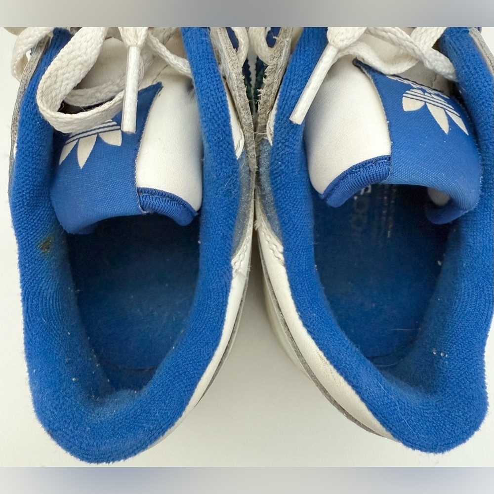 Adidas Kids White and Navy Sneakers -Size 5 - Picture 5 of 10